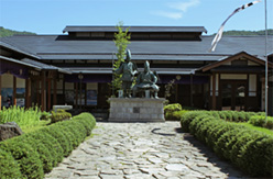 義仲館