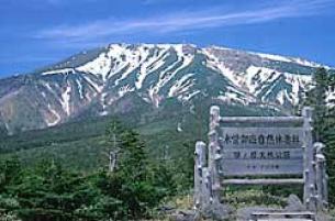 田の原天然公園の入口にあります